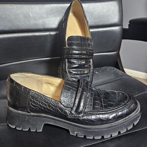 Black Crocodile Pattern Loafers